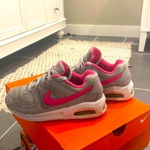 Girls youth Nike air max size 1 used condition
